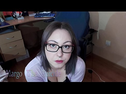 ❤️ სექსუალური გოგონა სათვალეებით ღრმად იწოვს დილდოს კამერაზე ☑ სექსი ჩვენთან